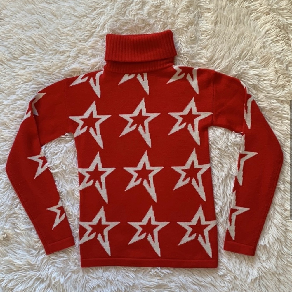 Perfect moment star dust ski sweater in Snow White star /red great condition